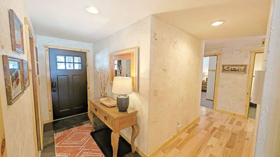 Interior 2, Pine Needle 2 4 Bedroom Condo, Deschutes