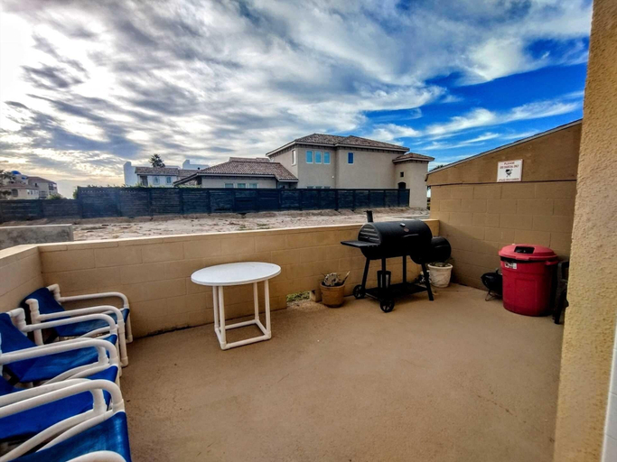 Property grounds 2, Landfall Towers 71 Minium 2 Bedroom Condo by RedAwning, Cameron