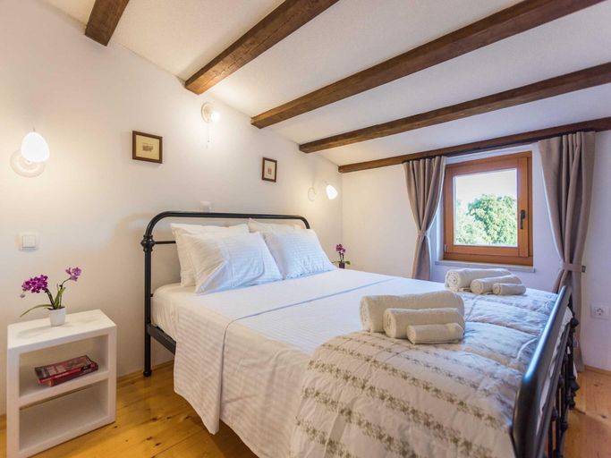 Bedroom 2, Holiday home in Pjescana Uvala near beach, Medulin