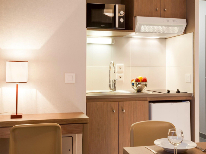 Private kitchen 5, Cozy Retreat Near Geneva for 2 Guests, Haute-Savoie