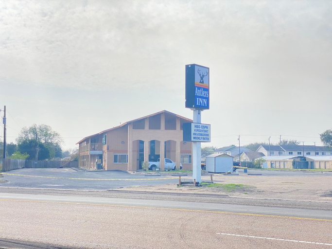 Exterior 3, Antler's Inn Motel, Brooks
