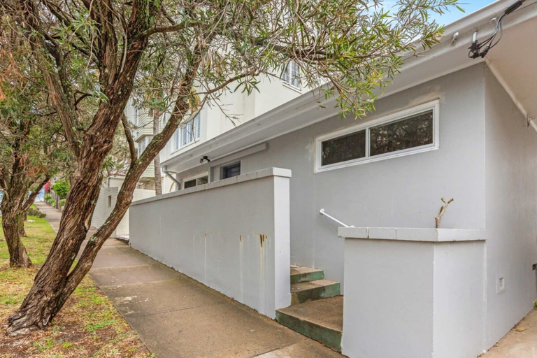 Primary image, Modern 1-bed Pad Minutes Away From Beach, Sydney