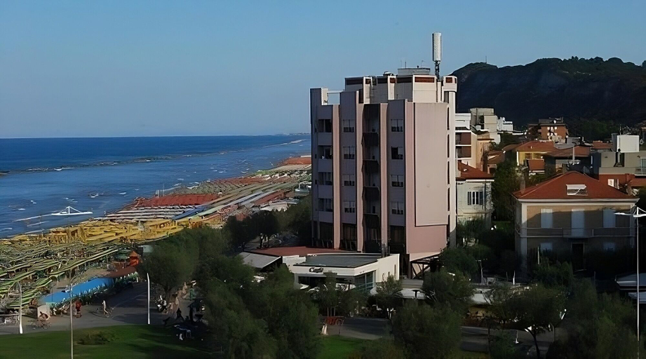 Exterior & Views 2, B&B HOTEL Pesaro Des Bains, Pesaro E Urbino