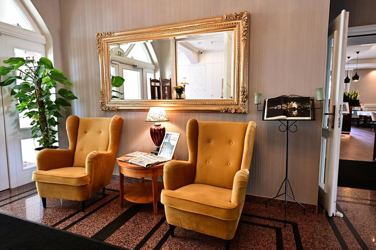 Public Area, Hotel Piast, Ople