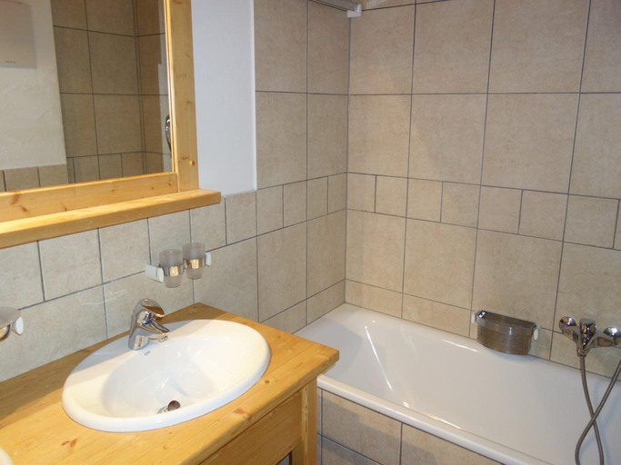 4, Hilltop apartment with views, Sion