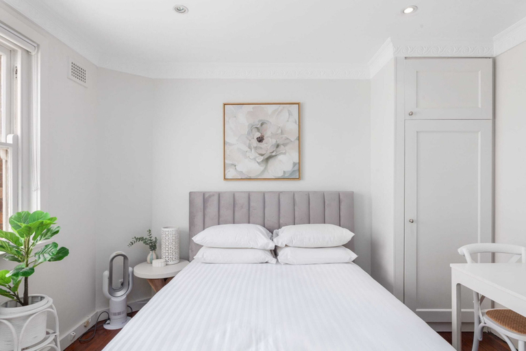 Room 2, Light-filled Studio Near Rushcutters Bay Park, Sydney