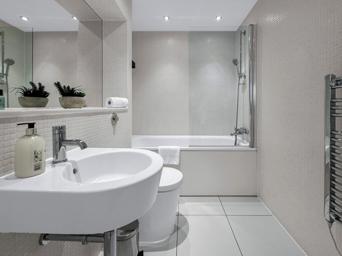 Bathroom 4, Spacious Serviced Apartments Canary Wharf, London