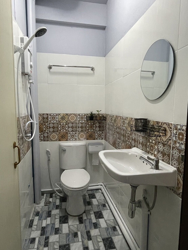 Bathroom 5, SenDee Hostel, Muang Phitsanulok
