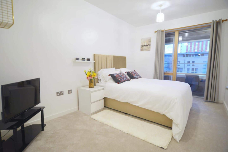 Room 4, Near Excel - Wifi - Parking - Pets - Sleeps 5, London