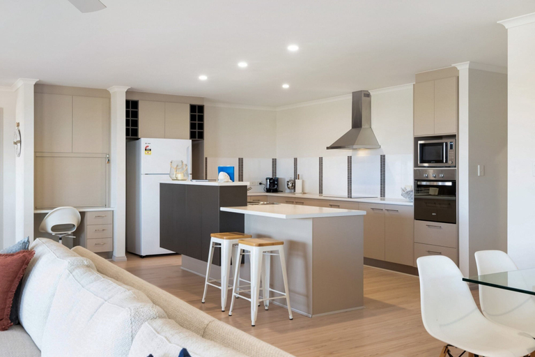 Private kitchen 4, Large Upstairs Family Stay Near Middleton Beaches, Alexandrina - Coastal