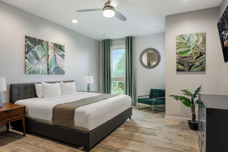 Bedroom 2, New Townhouse with 2 Balconies, Orleans