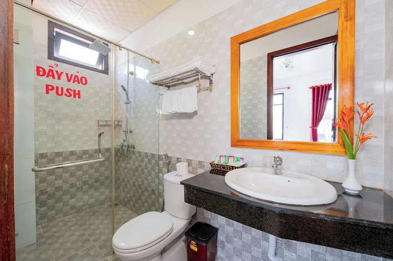 Bathroom 3, Quynh Chau Homestay, Da Nang