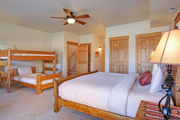 Room 5, Nisa Mountain 36 2 Bedroom Condo by RedAwning, Larimer
