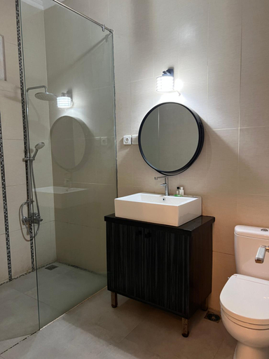 Bathroom 5, Hotel Purnama, East Belitung