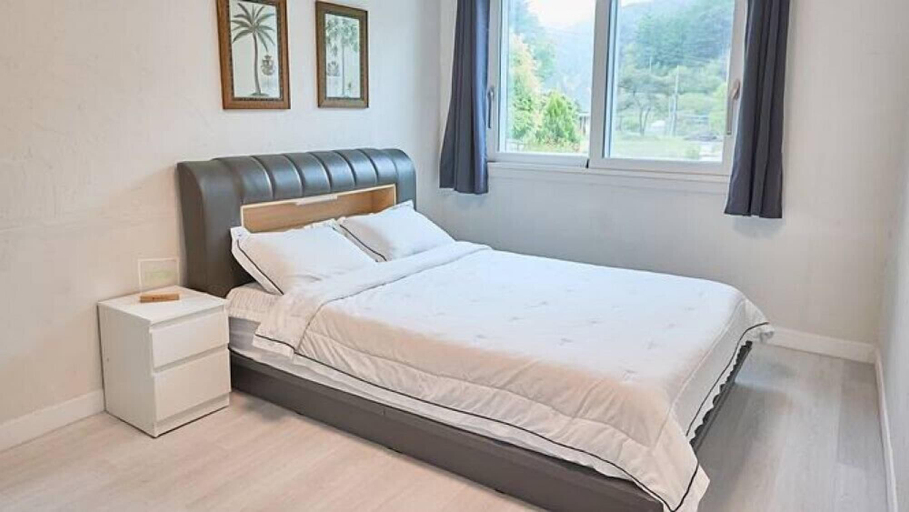 Bedroom 2, Vivaldi white house in vally, Hongcheon