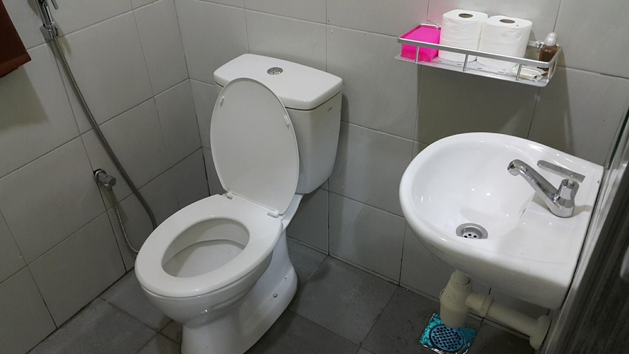 Bathroom 3, Chily Guesthouse, Langkawi