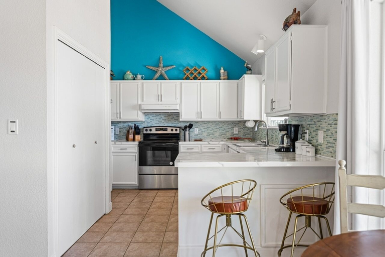 Private kitchen 2, Ohana Makai 3 Bedroom Home, Galveston