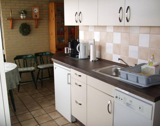 Private kitchen 3, Bungalow in Wildrijk With Fenced Garden, Zijpe