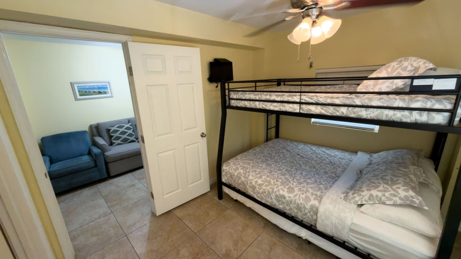 Bedroom 2, Pompano Beachview Home 4 Bedroom Home by RedAwning, Cameron