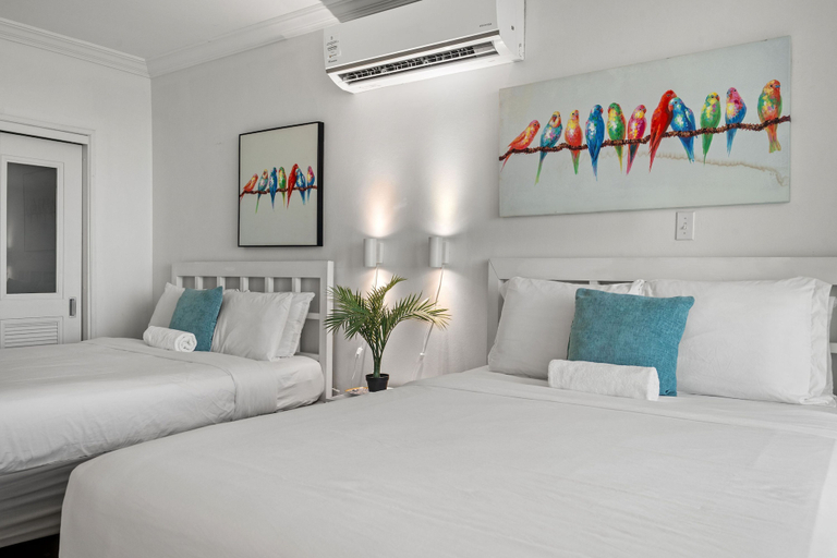 Room 3, Cozy Oceanfront Getaway Balcony Sea View