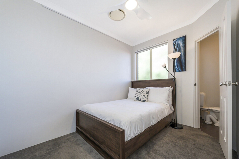 Room 4, Stylish 3-bed Townhouse With Courtyard & BBQ, Perth