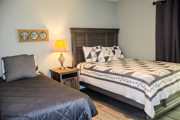 Room 5, Beachview 110 2 Bedroom Condo by RedAwning, Cameron