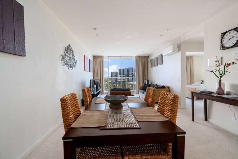 Dining 3, Comfortable 1-bed Apartment With Balcony, Canberra