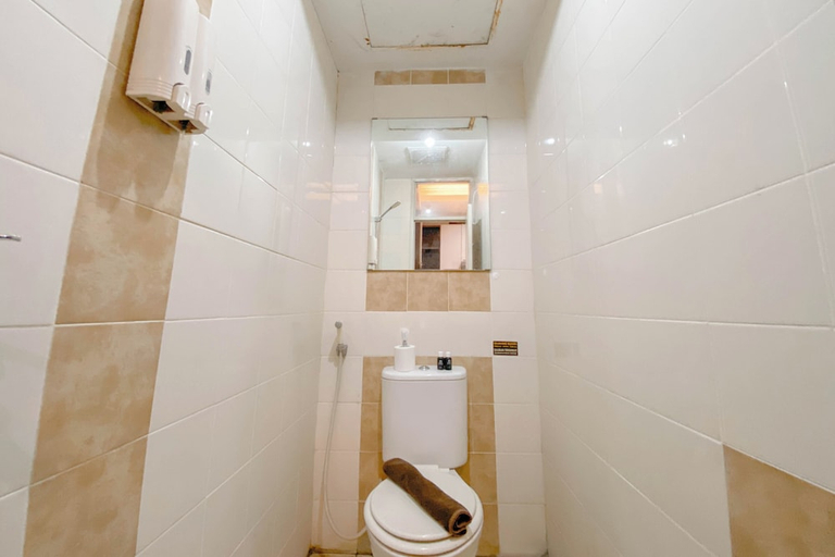 Bathroom 4, Spacious 1Br Classic At The Edge Bandung Apartment, Cimahi