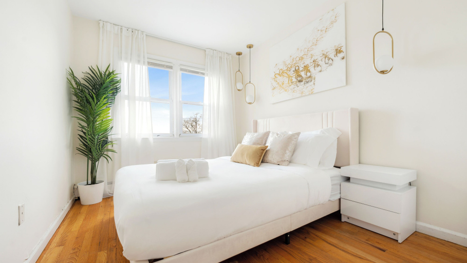 Room 4, Luxury NYC Home with Free Parking for 12, Westchester