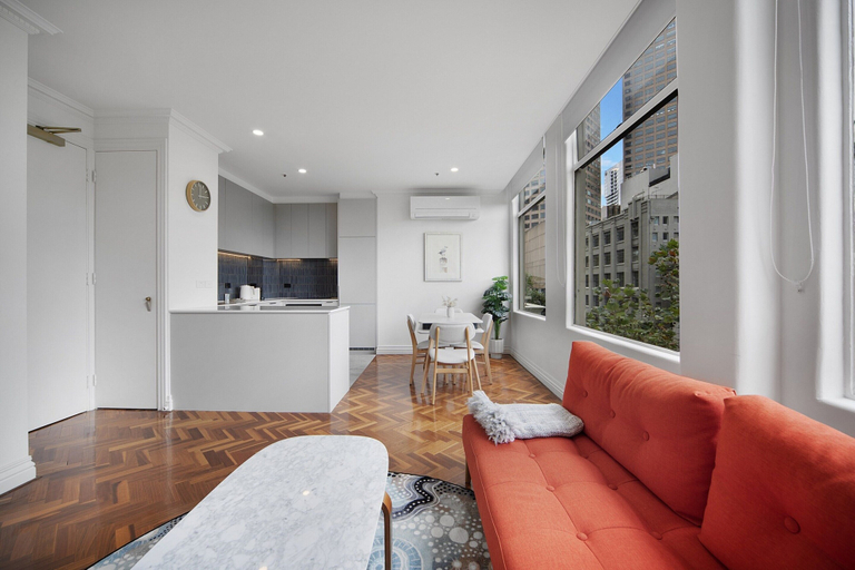 Living room 5, Chic 1-bed Apartment In the Heart of Melbourne, Melbourne