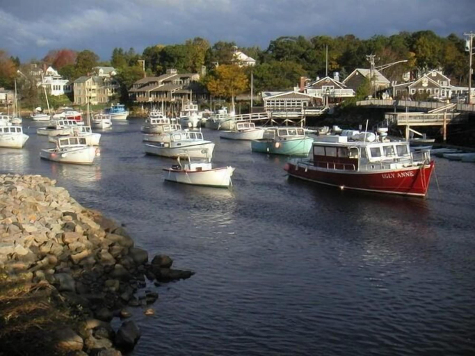 Room 3, Perkins Cove Gem - Q934, York