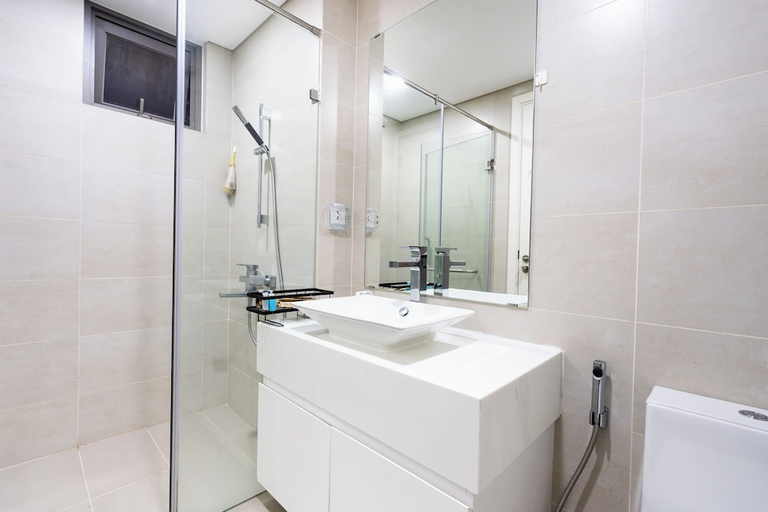 Bathroom 4, Hapi Riverside Apartment, District 4