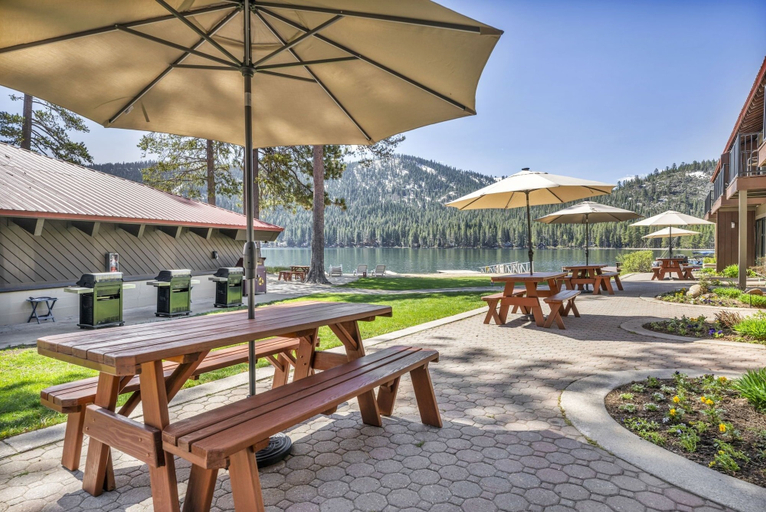 Outdoor dining 2, 111 Bldg B Condo, Nevada