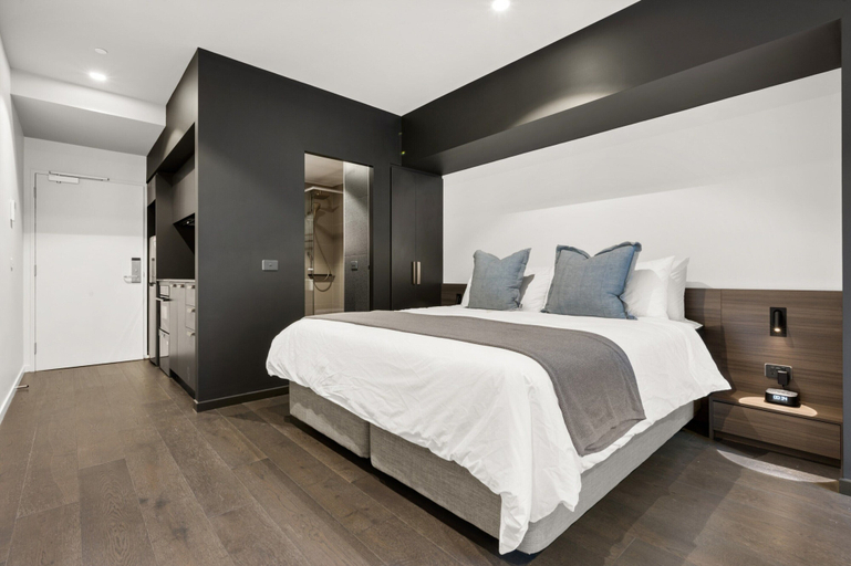 Room 2, Modern Braddon Studio With Parking, Canberra