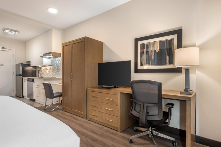 Bedroom 3, Executive Residency by Best Western Calgary City View North, Division No. 6