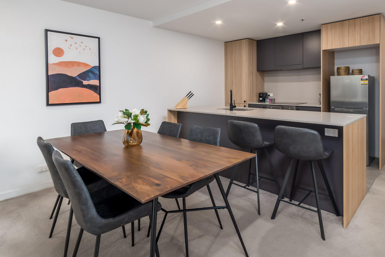 Others 5, Chic 3-Bed in Central with Pool, Sauna and Gym, Canberra