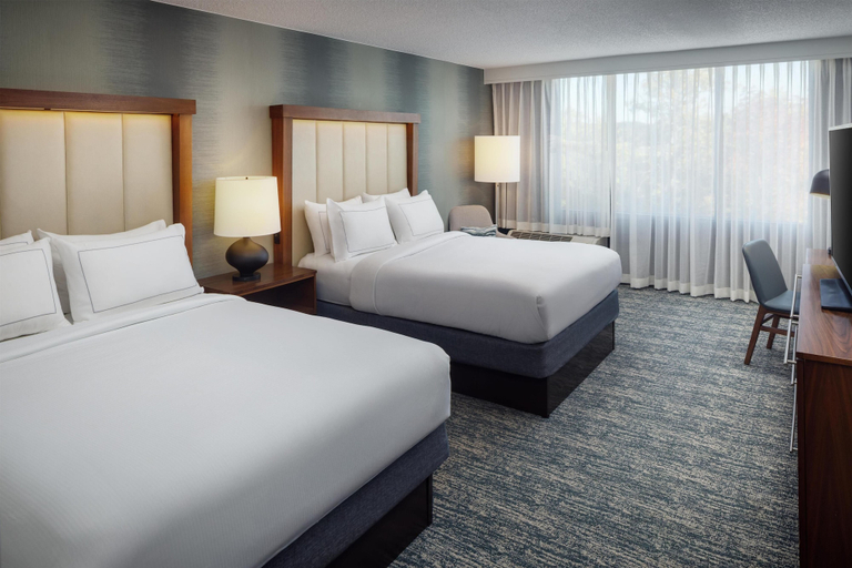 Bedroom 4, DoubleTree by Hilton Boston - Andover, Essex