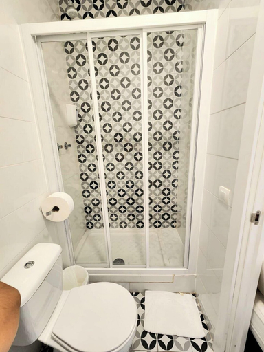 Bathroom 5, AYZ Javier Cabrini - Auto check-in property, Madrid