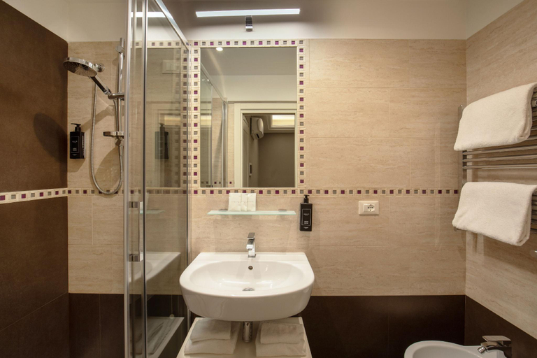 Bathroom 4, NAMAN HOTELLERIE - Spagna, Rome
