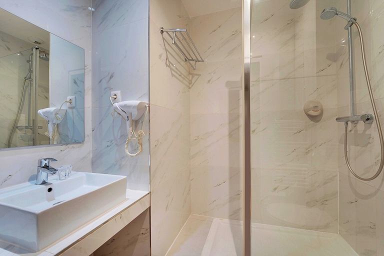 Bathroom, Modern Studio - 2P- Canal Saint Martin, Paris
