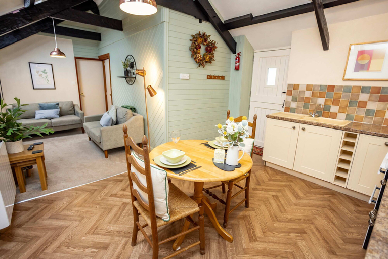 Room 4, Hall House Estate - 4 Properties- St Florence, Pembrokeshire