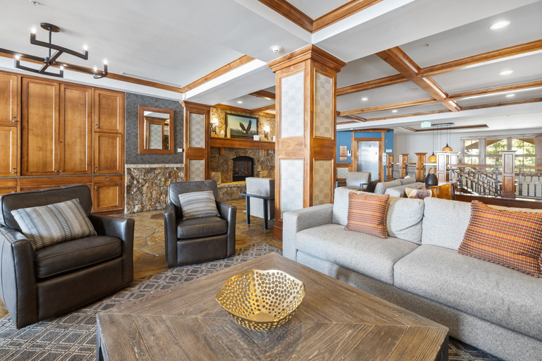 Interior 5, Lone Eagle 3031, Summit