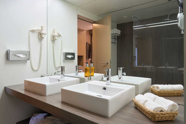 Bathroom 5, Portus Cale Hotel, Porto