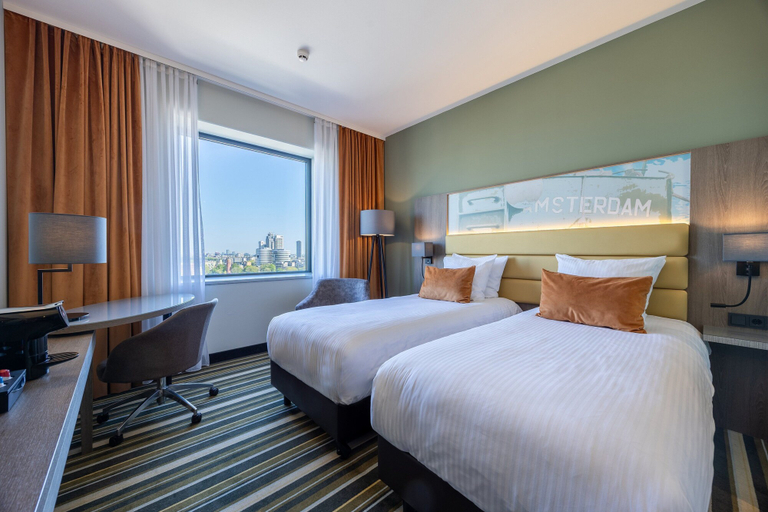 Bedroom 2, Leonardo Royal Hotel Amsterdam, Amsterdam