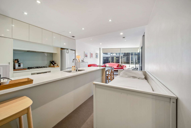Private kitchen 3, Canberra Lakefront 2-bed With Pool,, Canberra