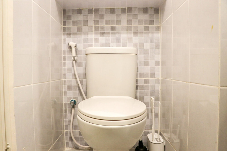 Bathroom 3, Modern And New Studio At Tokyo Riverside Pik 2 Apartment, Tangerang