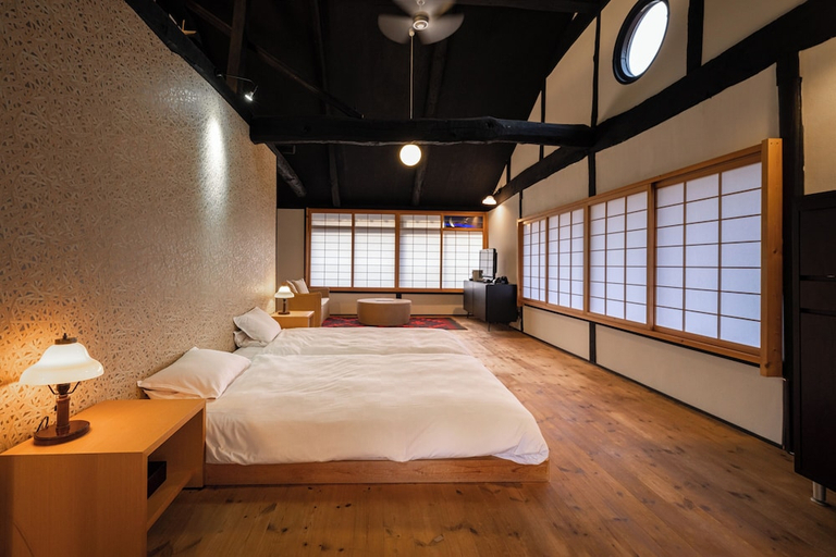 Bedroom 2, Izutsuro, Tahara