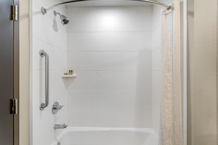 Bathroom 5, Best Western Plus Bay City Inn & Suites, Matagorda