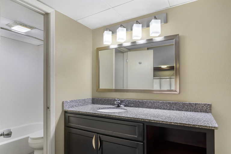Bathroom 4, Best Western Plaza Inn, Sevier