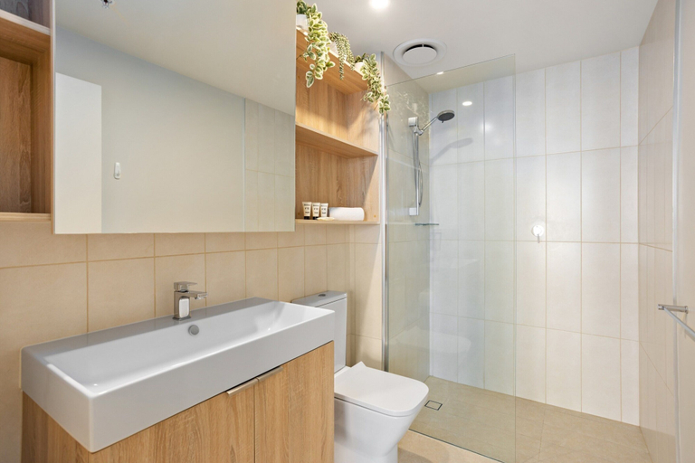 Bathroom, Cosy 1-bed With River Views, Pool, Gym & BBQ, Brisbane